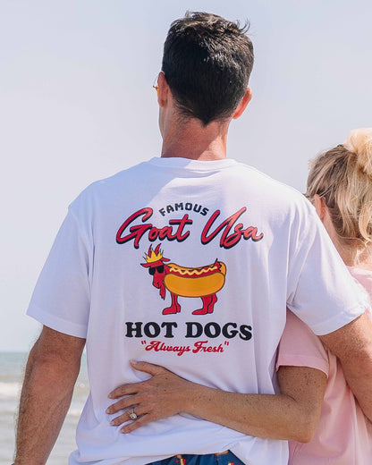 Wife with hand around husband looking out at the ocean#color_white