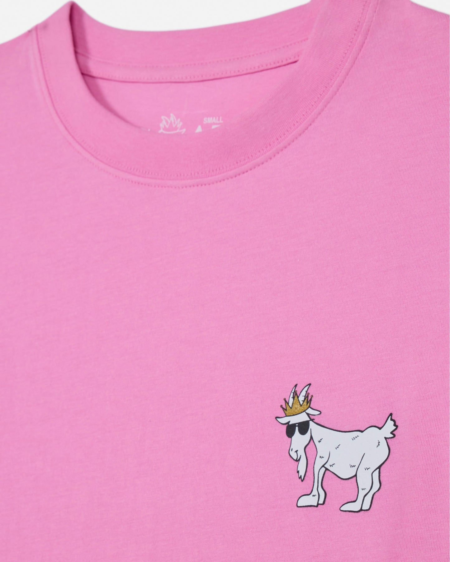 Close-up of pink t-shirt#color_paradise-pink