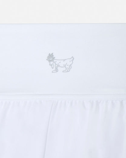 White skirt short with a small embroidered design on a light gray background#color_white