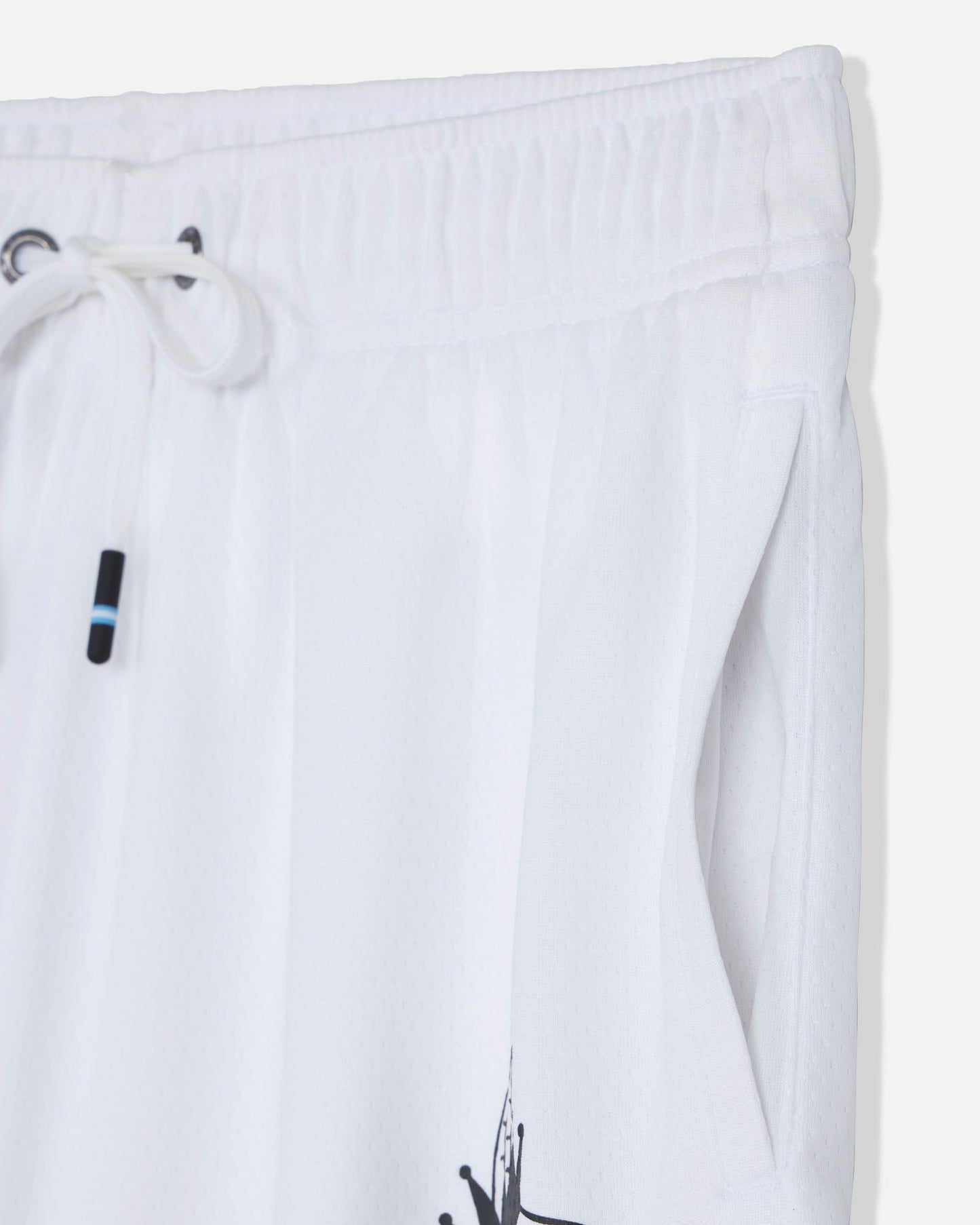 White shorts with a black logo on a white background#color_white