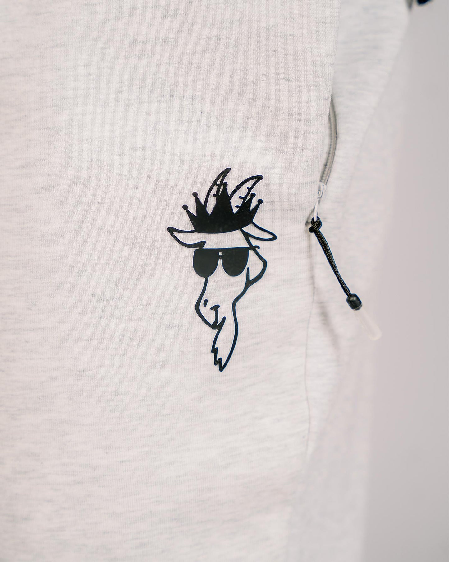 Close-up of logo#color_pale-gray