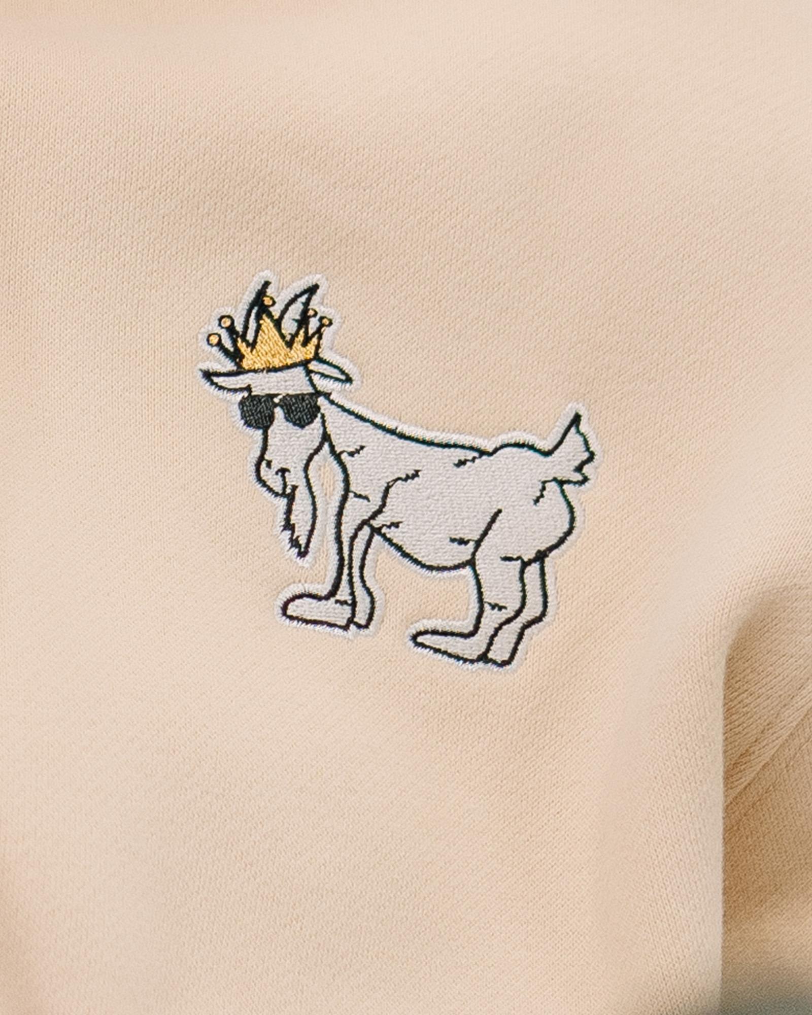 Close-up of logo on sandshell WG Hooded Sweatshirt#color_sandshell