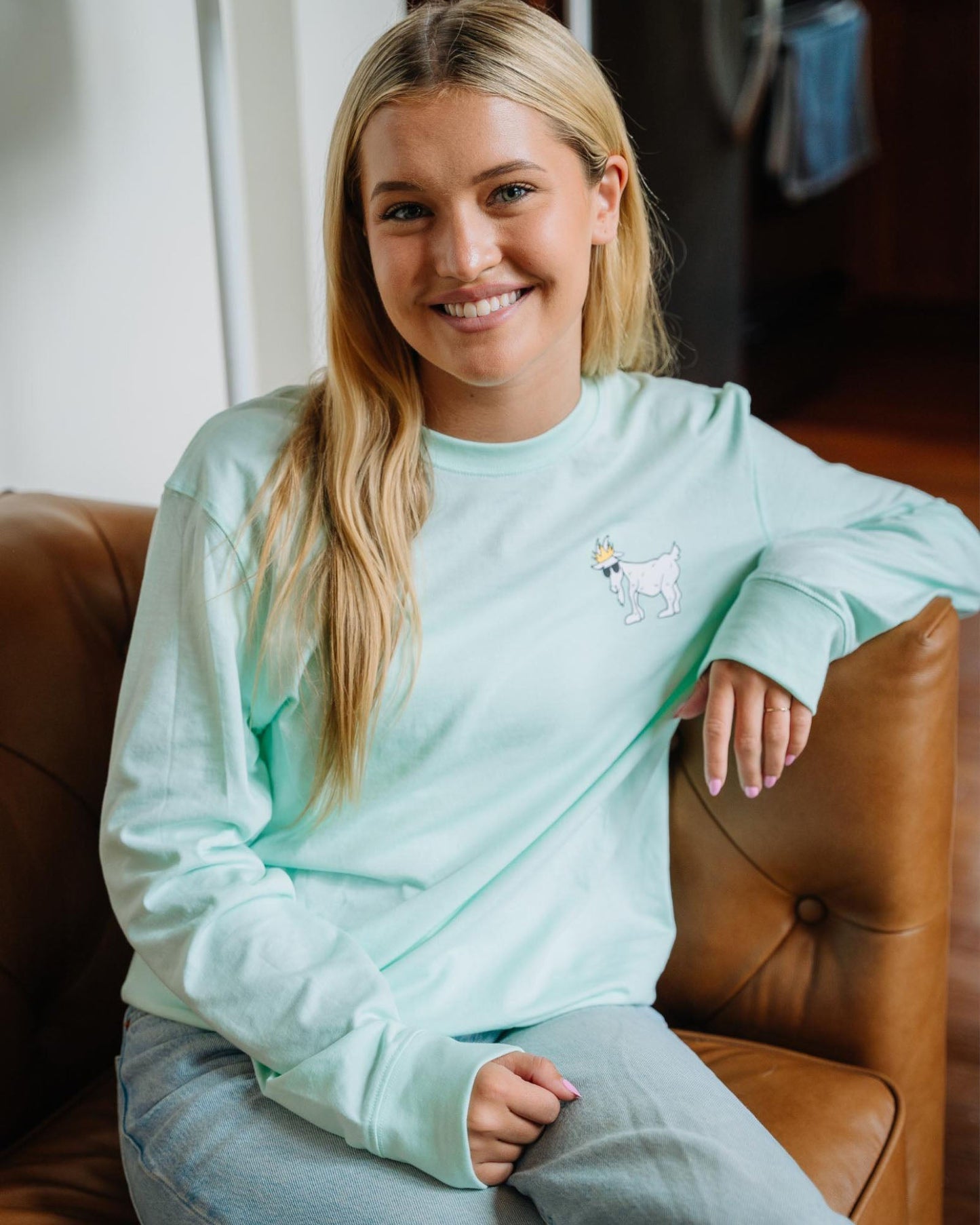 Model wearing mint OG LST#color_mint